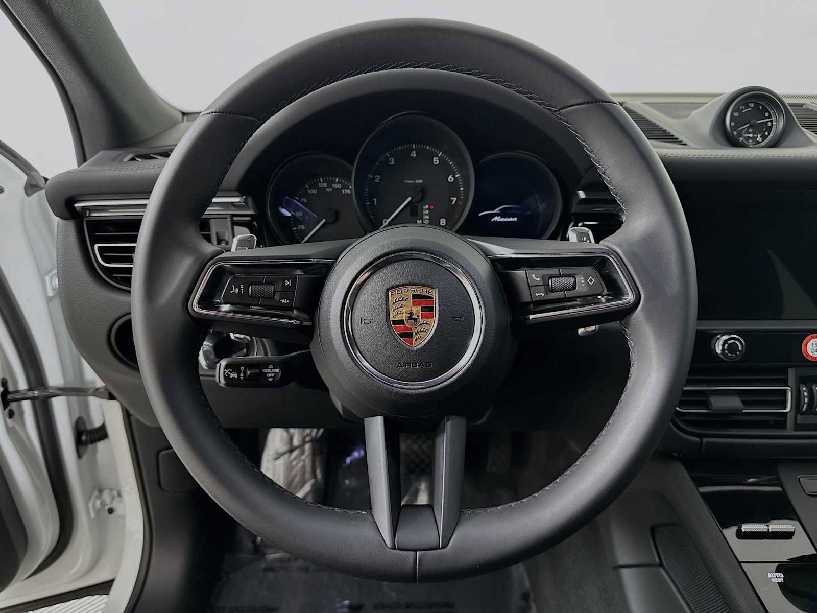 Certified 2025 Porsche Macan AWD/4WD image 14