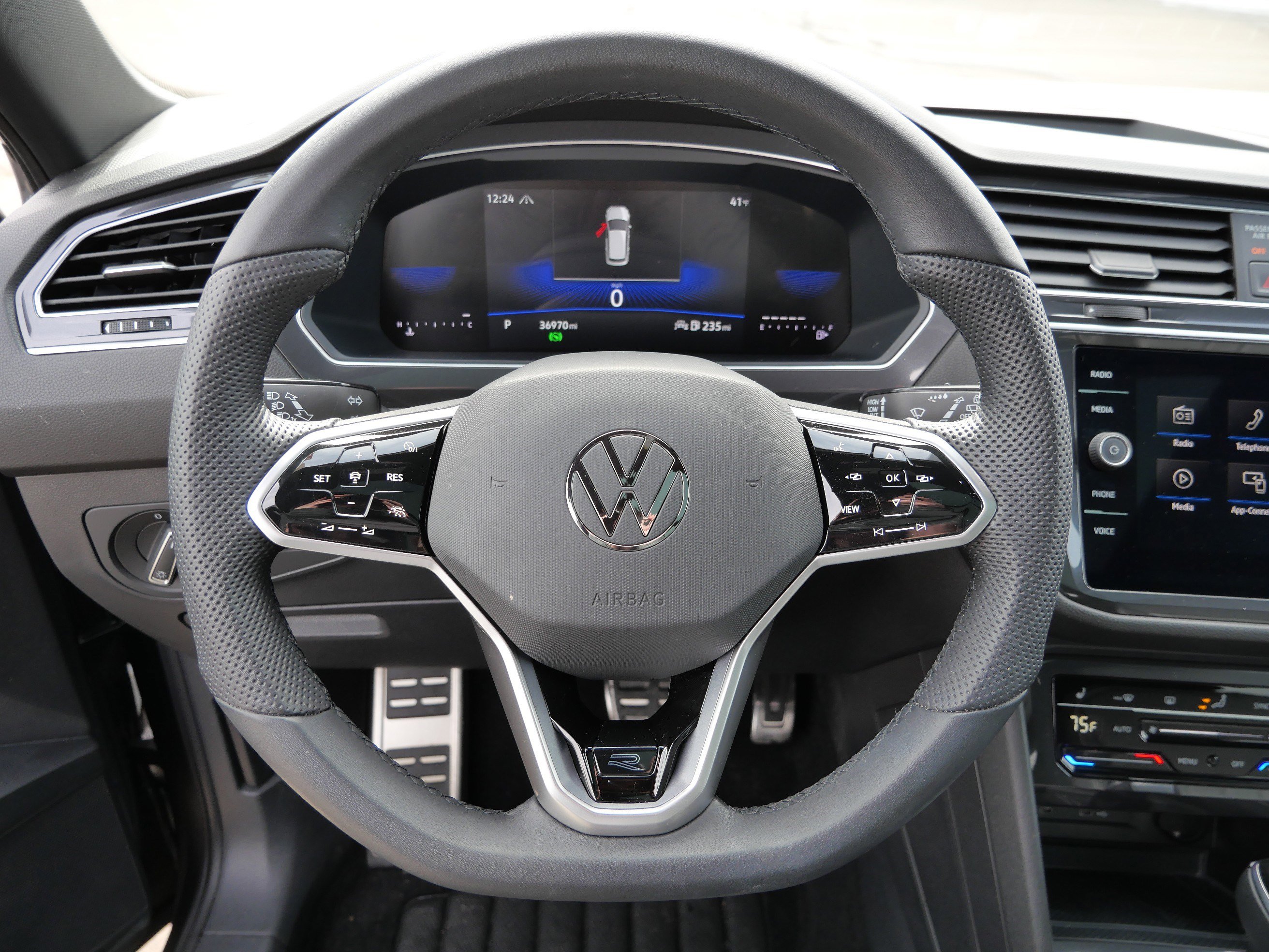 Certified 2024 Volkswagen Tiguan SE R-Line image 27