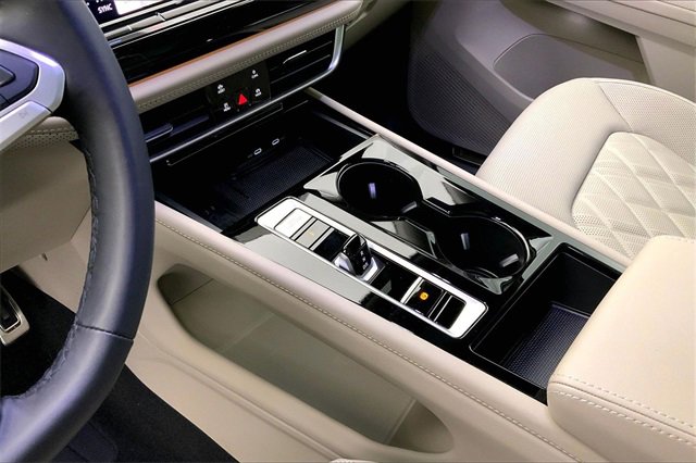 Used 2025 Volkswagen Atlas SEL Premium R-Line image 17