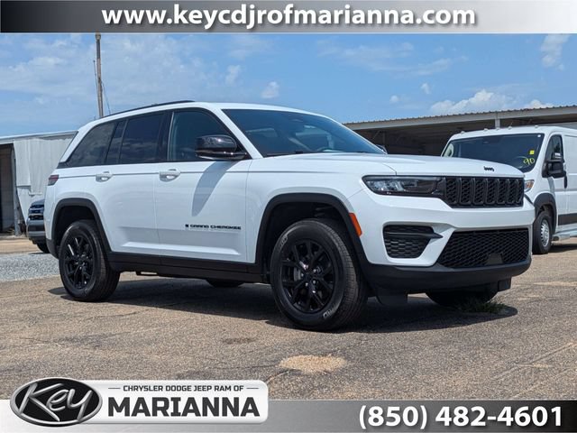 Used 2025 Jeep Grand Cherokee Altitude AWD/4WD image 1