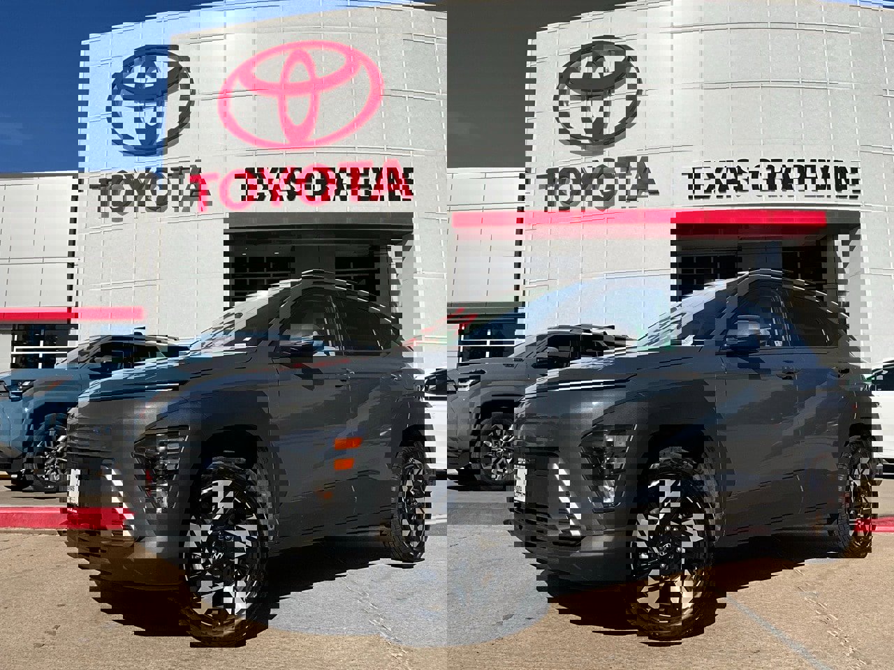 Used 2025 Hyundai Kona SEL image 2