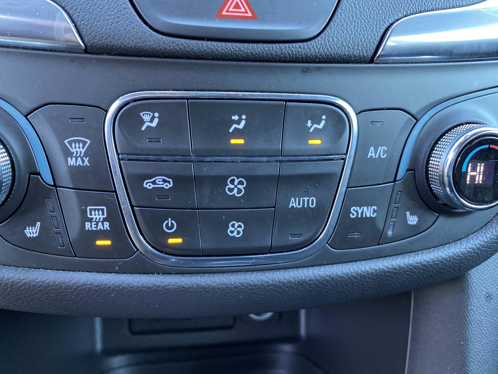 Used 2021 Chevrolet Equinox LT FWD image 15