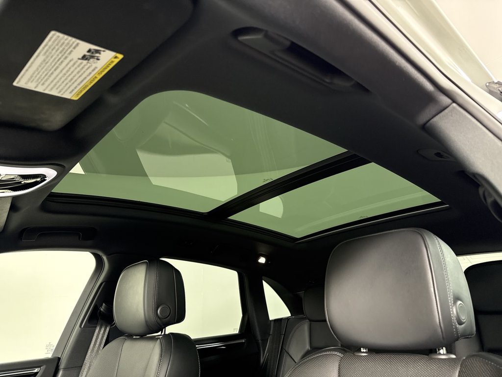 Certified 2025 Porsche Macan AWD/4WD image 42