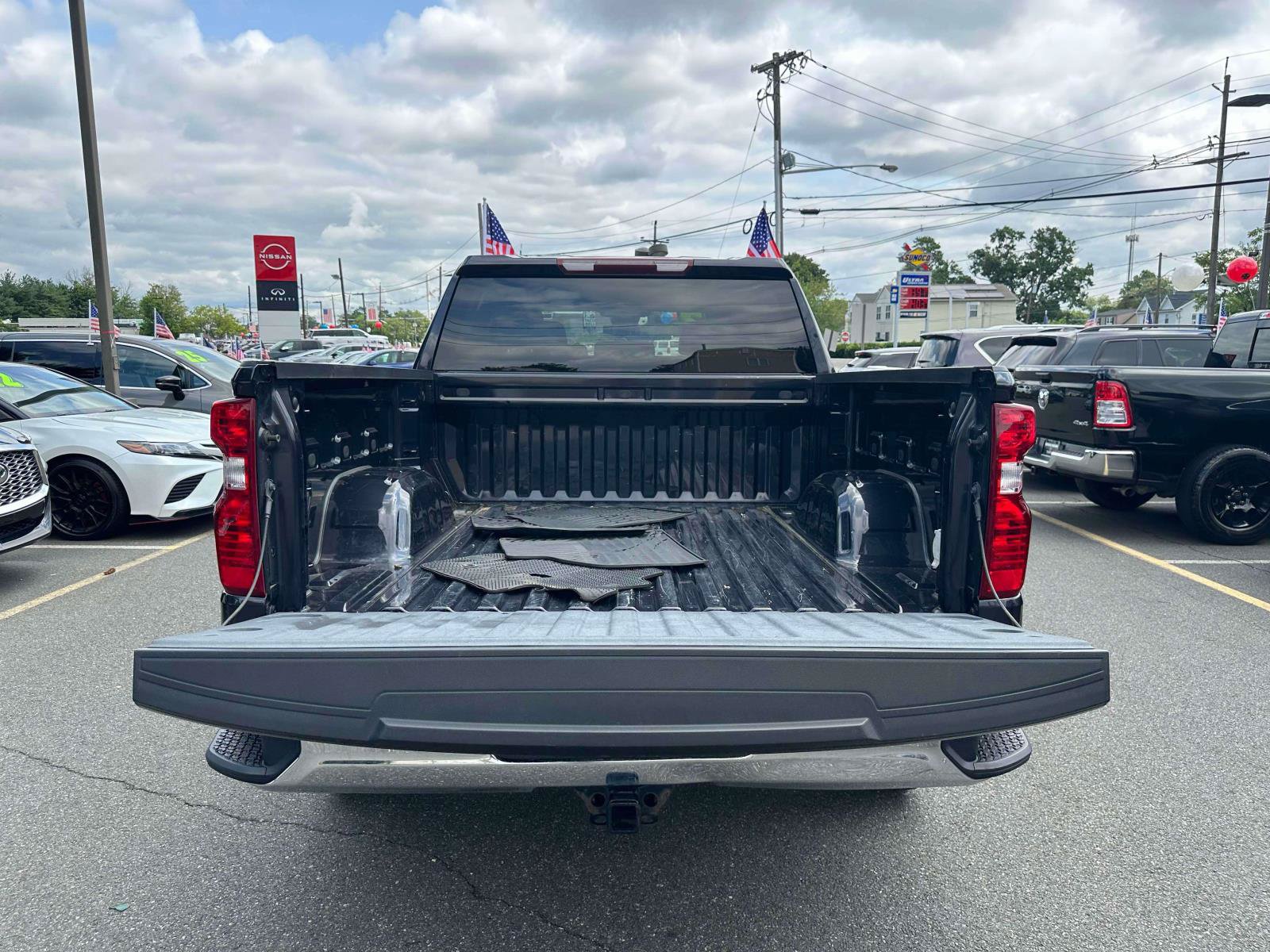 Used 2022 Chevrolet Silverado 1500 LT AWD/4WD image 6