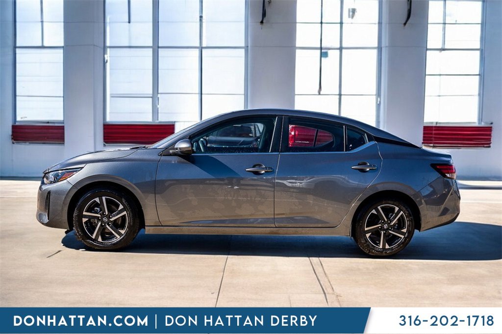 Used 2024 Nissan Sentra SV image 2