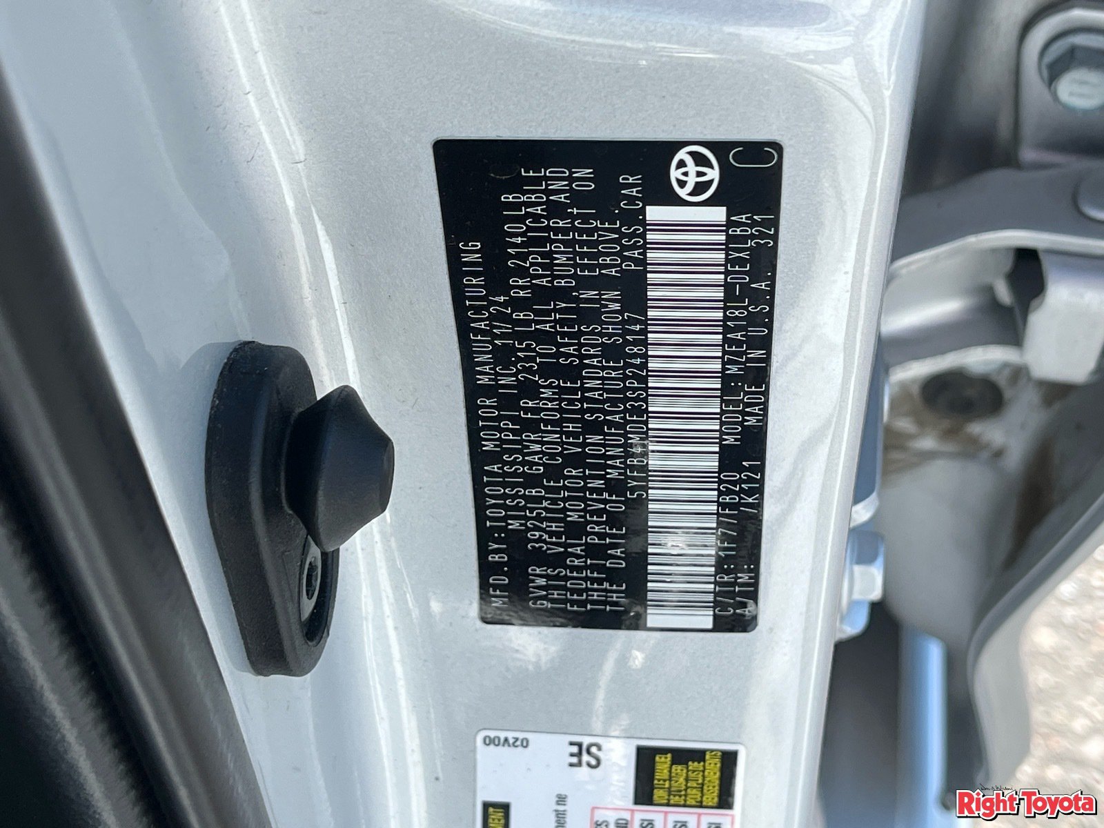Certified 2025 Toyota Corolla LE FWD image 33
