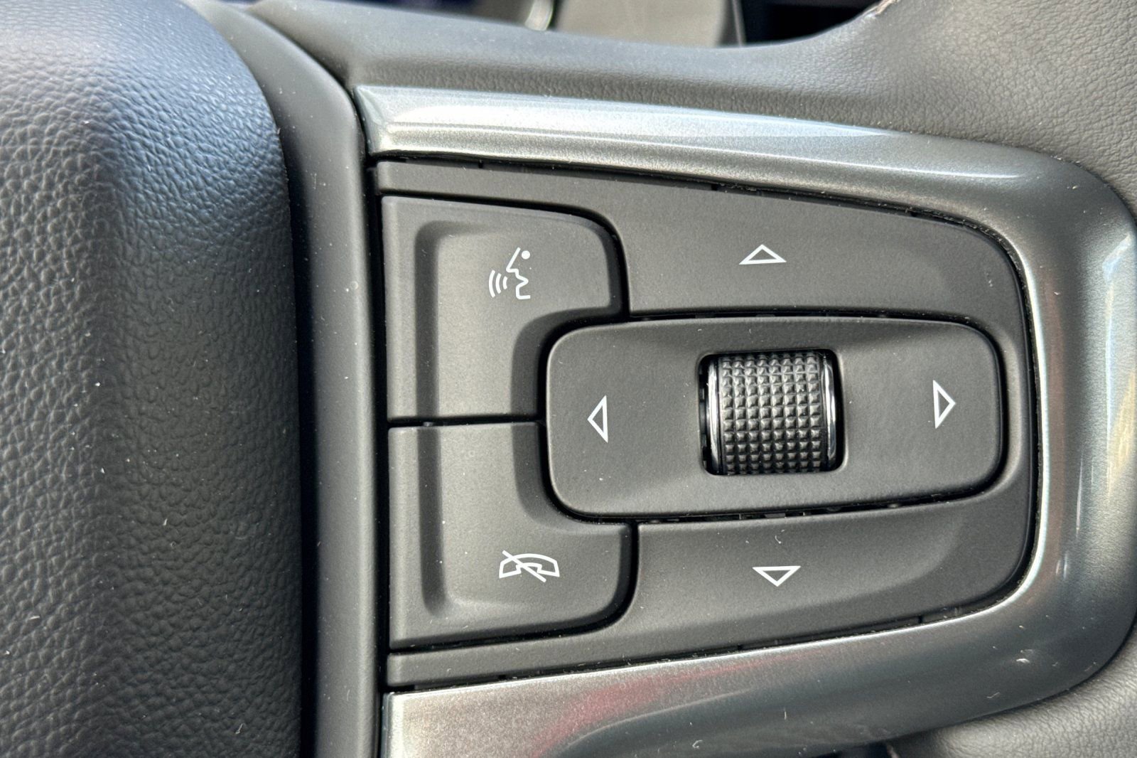 Used 2023 Chevrolet Silverado 1500 LTZ image 28