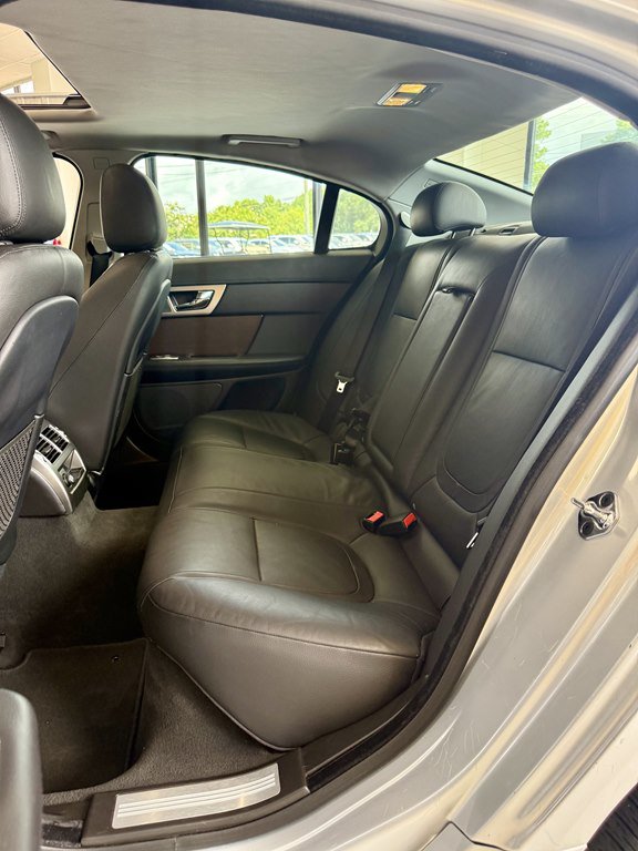 Used 2012 Jaguar XF RWD image 17