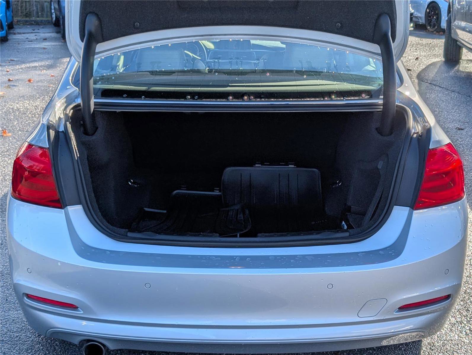 Used 2017 BMW 320i Sedan image 13