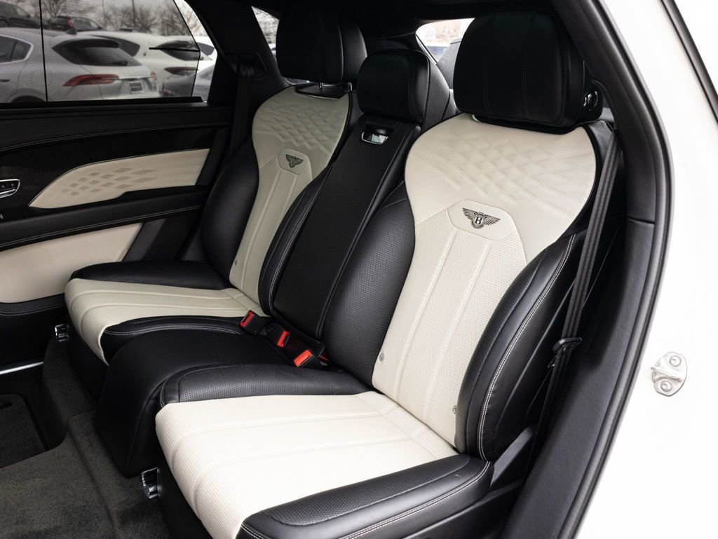 Used 2023 Bentley Bentayga Extended Wheelbase image 59