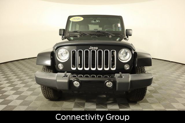 Used 2016 Jeep Wrangler Unlimited Sahara w/ Max Tow Package image 10