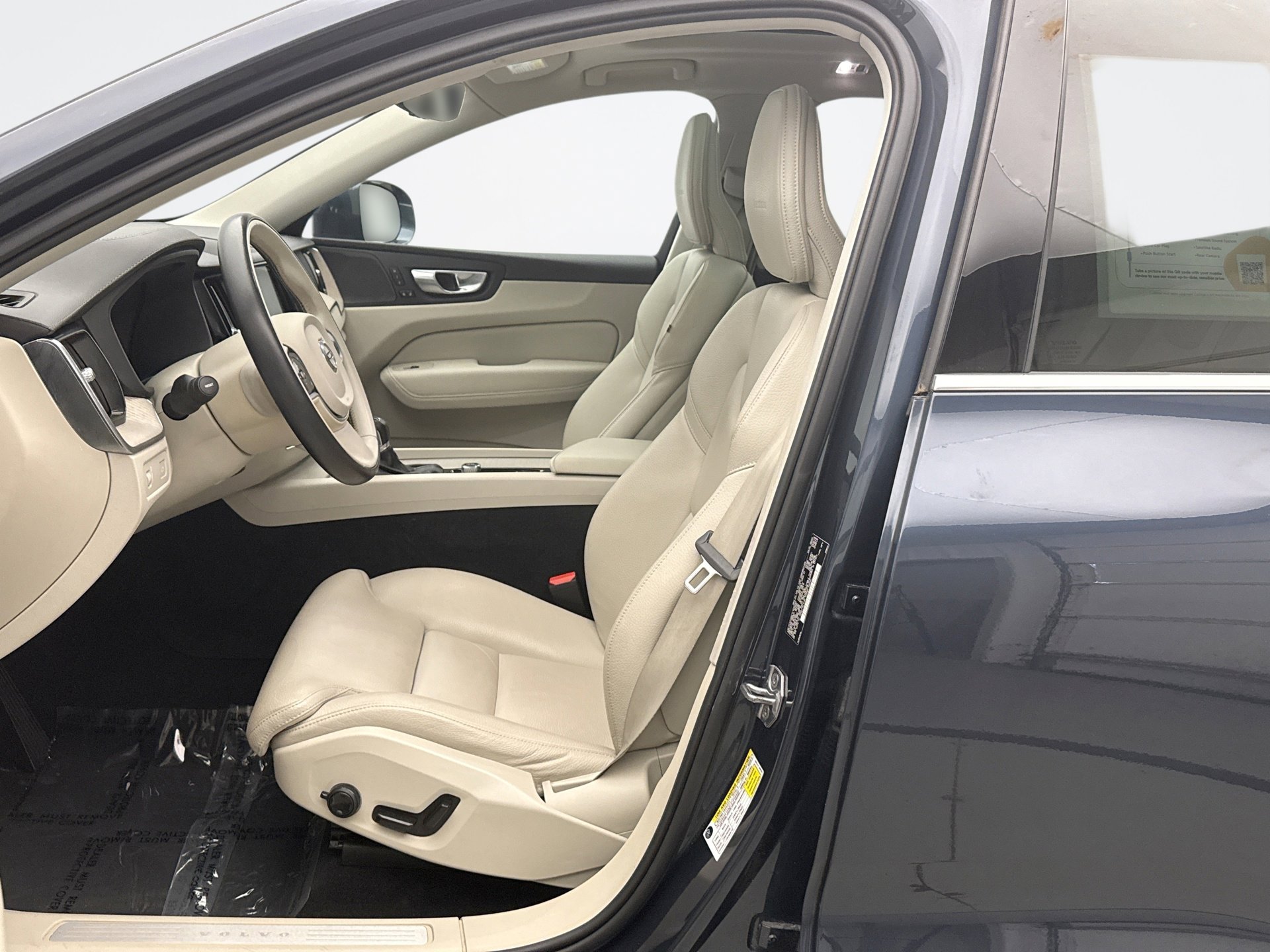 Used 2020 Volvo XC60 T6 Inscription w/ Protection Package Premier image 11