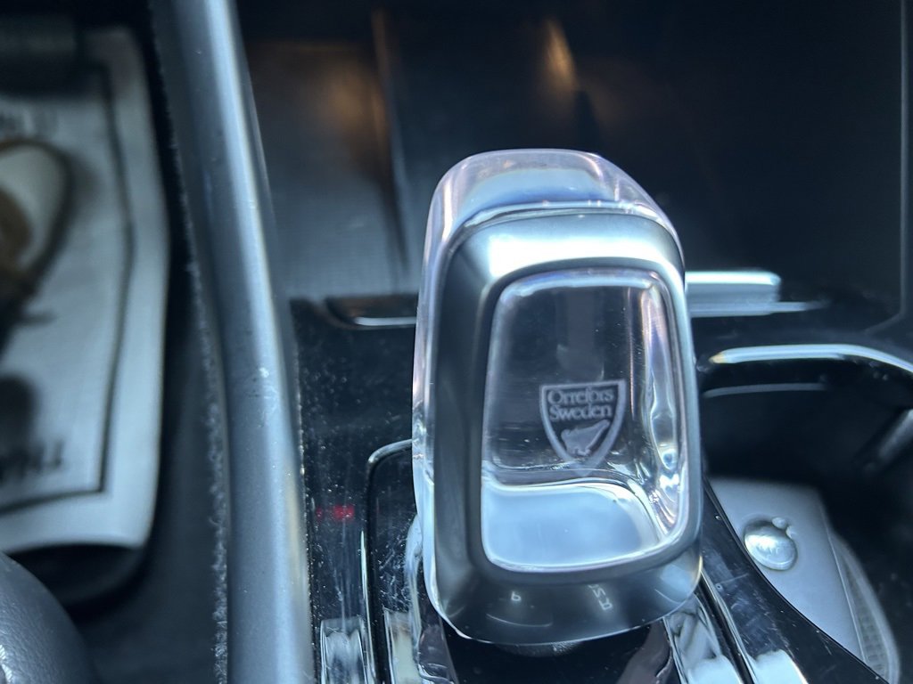 Certified 2025 Volvo XC40 B5 Plus image 23