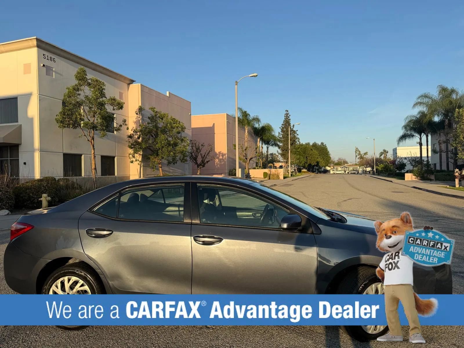 Used 2017 Toyota Corolla LE FWD image 2