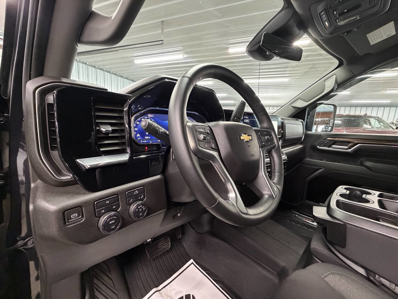 Used 2024 Chevrolet Silverado 2500 LT image 25
