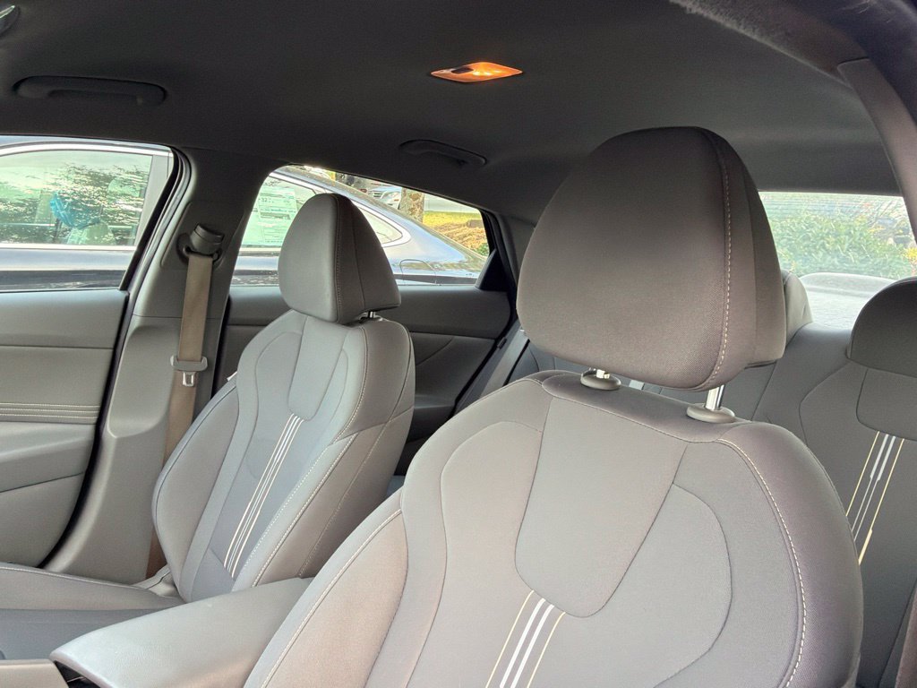 Certified 2025 Hyundai Elantra Sport FWD image 21