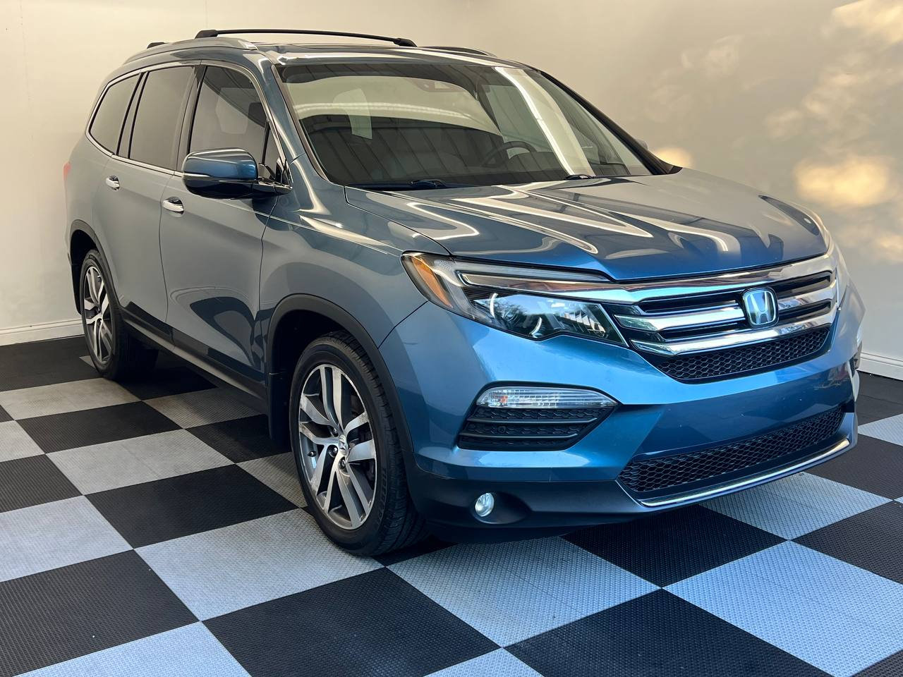 Used 2016 Honda Pilot Elite image 3