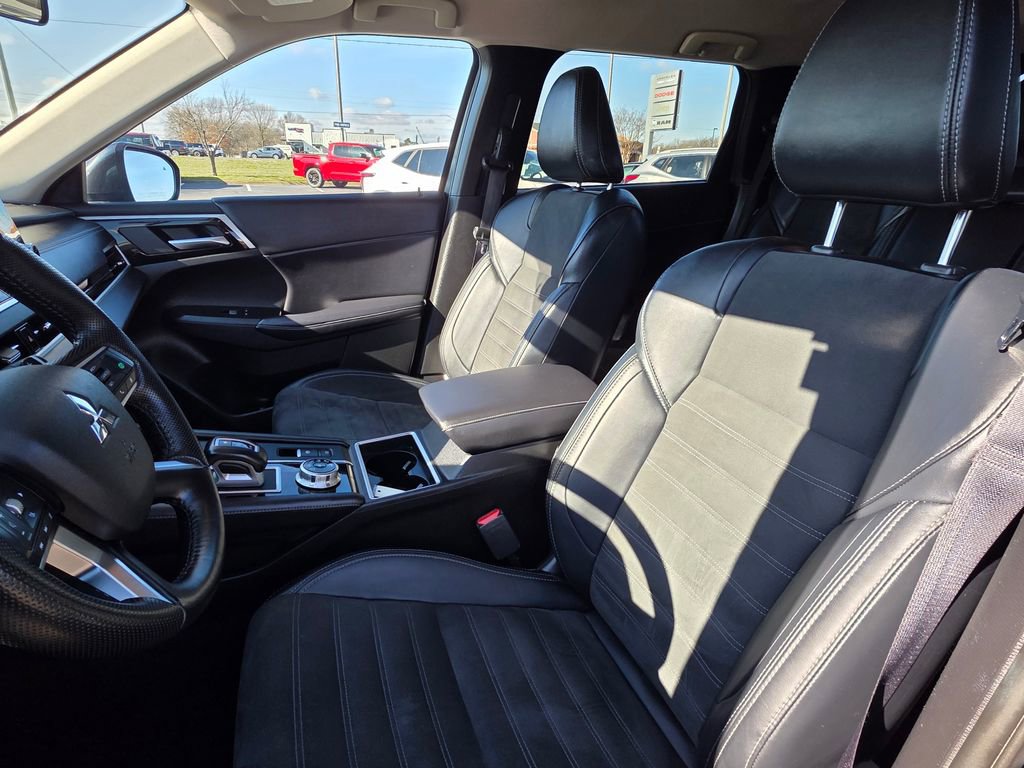 Used 2024 Mitsubishi Outlander SE image 11
