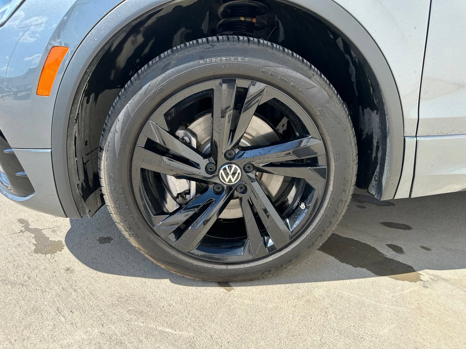 Used 2024 Volkswagen Tiguan SE R-Line w/ MDO Package, Three-Row FWD image 9