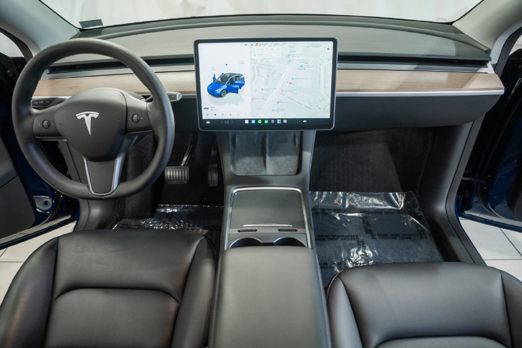 Used 2025 Tesla Model Y Long Range AWD/4WD image 19