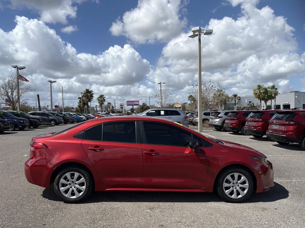 Used 2020 Toyota Corolla LE image 2