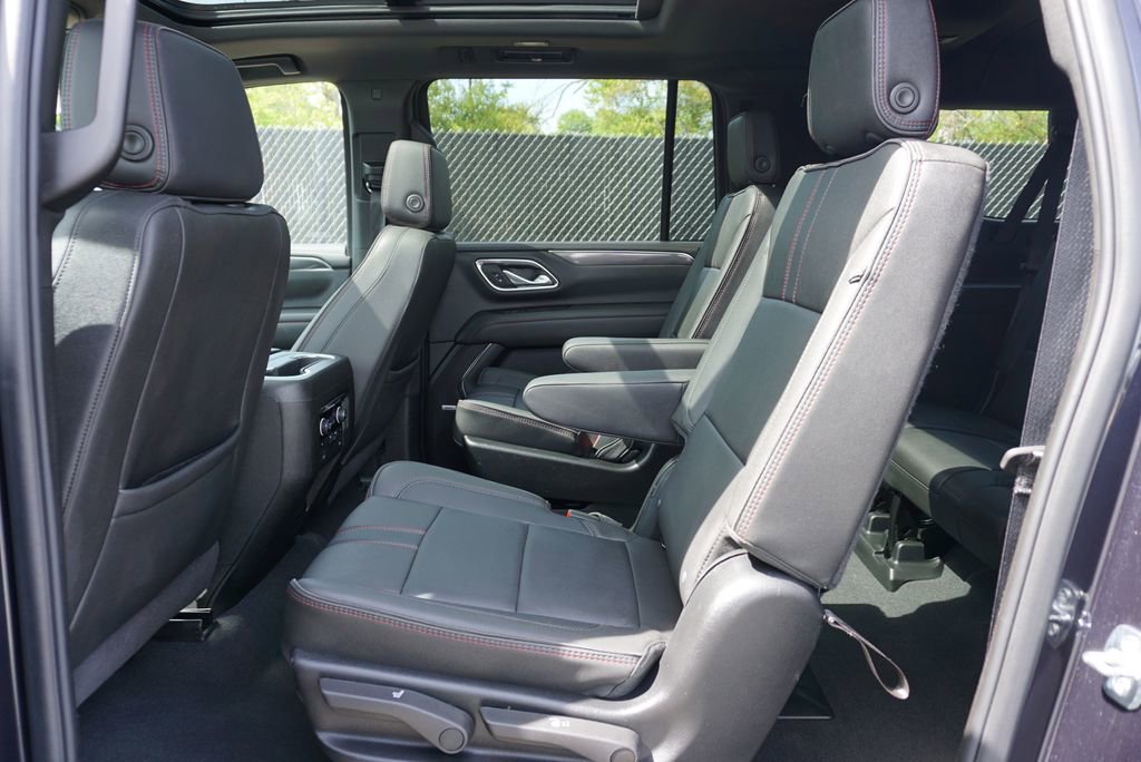 Used 2024 Chevrolet Suburban RST w/ Luxury Package AWD/4WD image 38