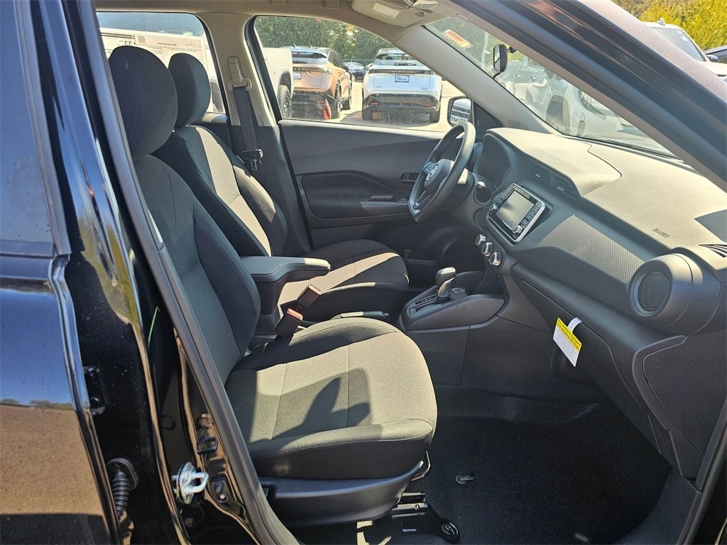 New 2025 Nissan Kicks Play S image 27