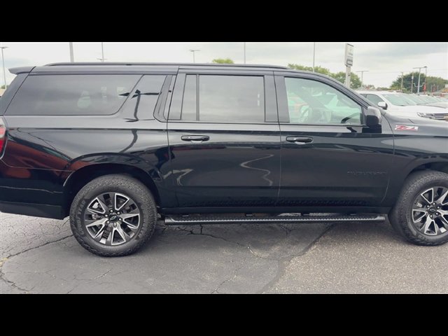 Certified 2024 Chevrolet Suburban Z71 AWD/4WD image 9