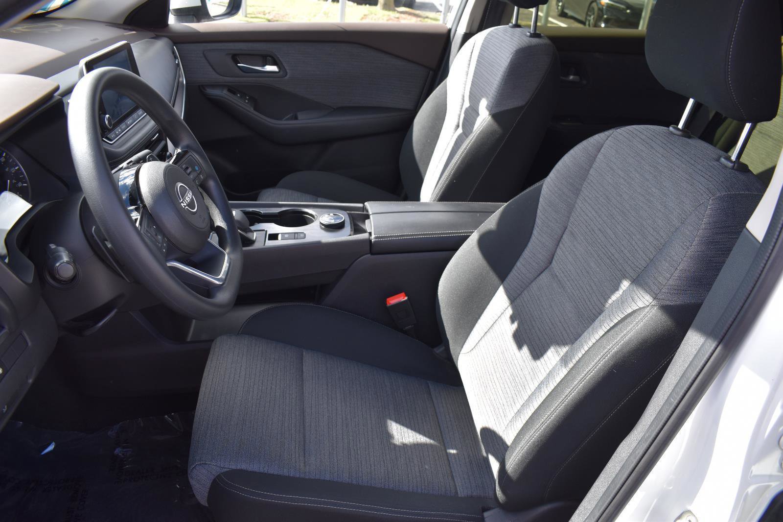 Used 2023 Nissan Rogue SV image 24