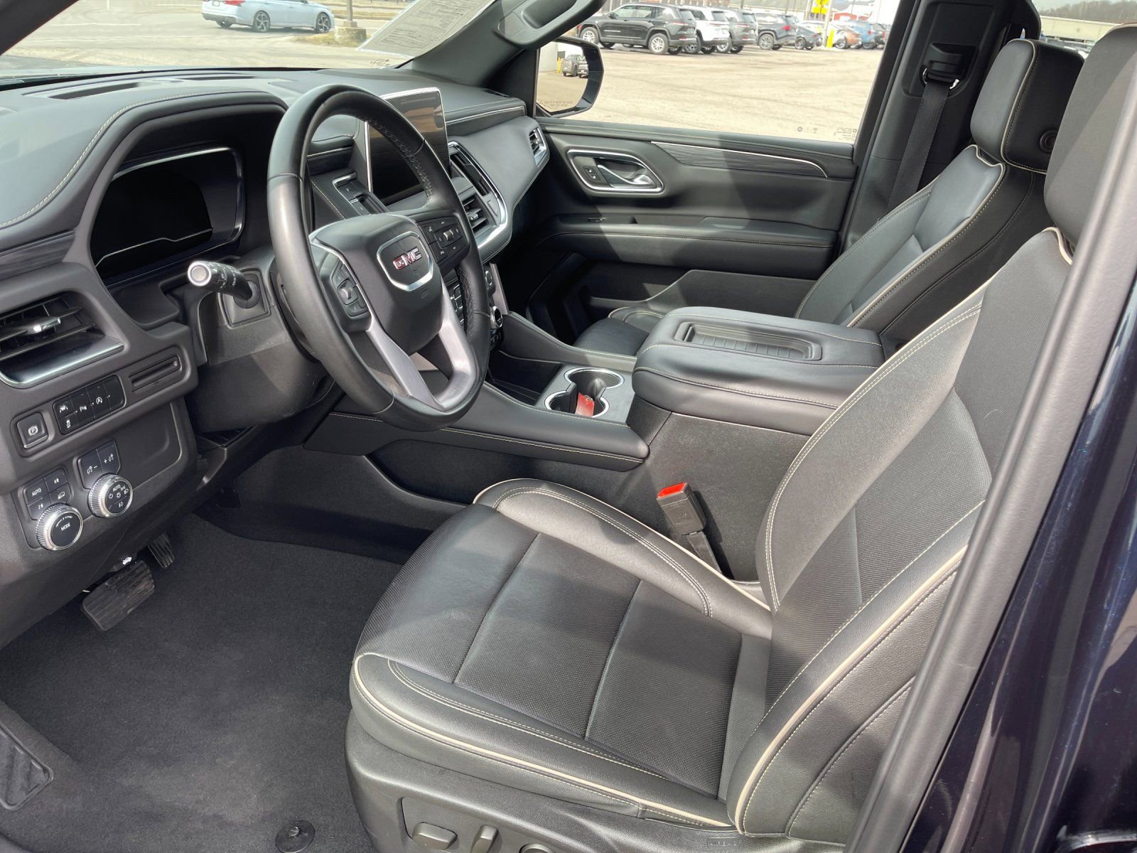 Used 2024 GMC Yukon SLT image 10