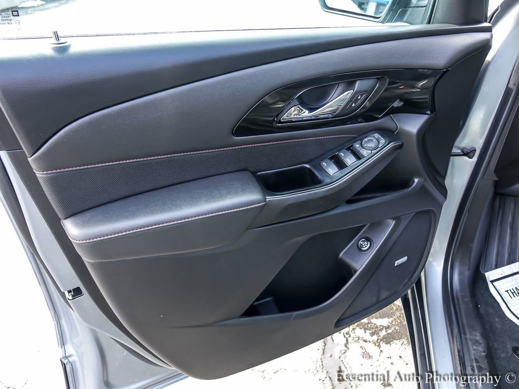 Used 2023 Chevrolet Traverse RS image 31