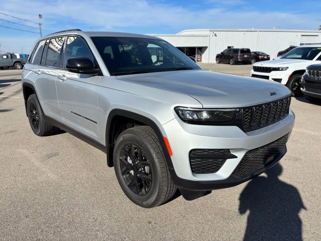 New 2025 Jeep Grand Cherokee Altitude image 3