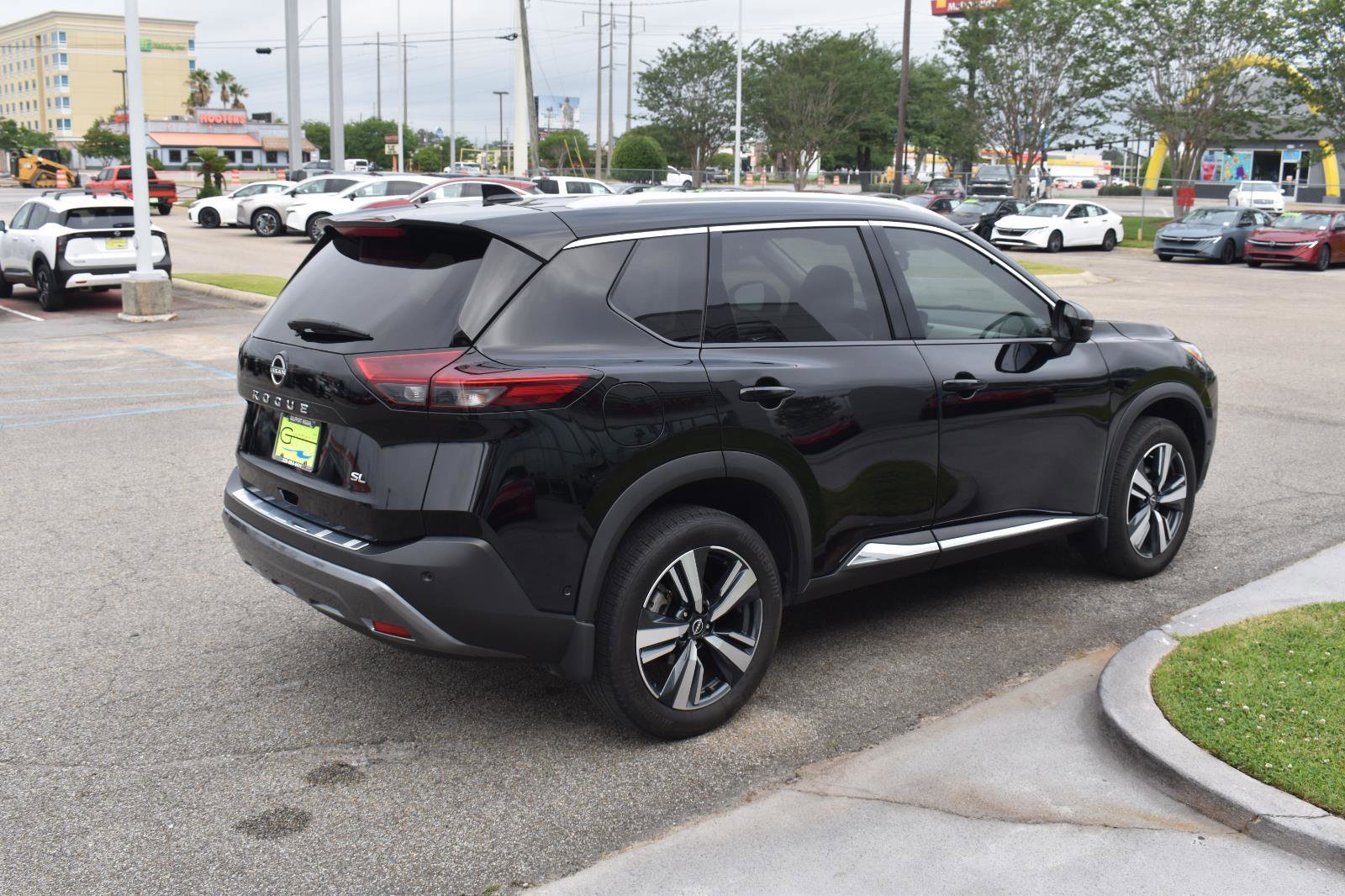 Used 2023 Nissan Rogue SL w/ SL Premium Package FWD image 12