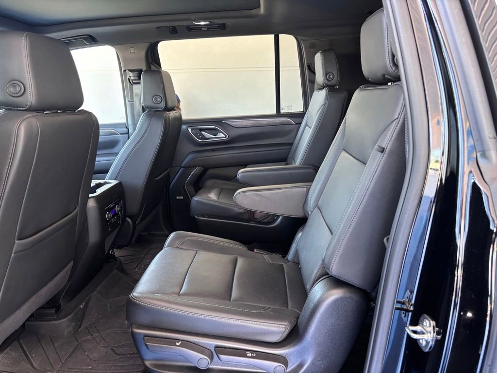 Used 2024 Chevrolet Suburban LT w/ LT Signature Package AWD/4WD image 15