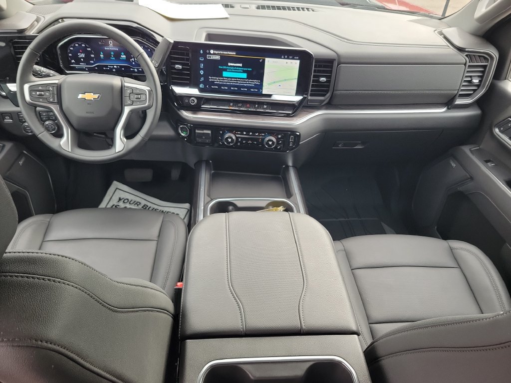 Used 2025 Chevrolet Silverado 2500 LTZ w/ LTZ Convenience Package AWD/4WD image 33