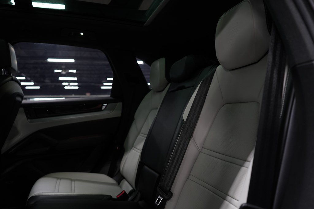 Used 2024 Porsche Cayenne AWD/4WD image 58