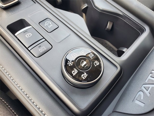 New 2025 Nissan Pathfinder S image 35