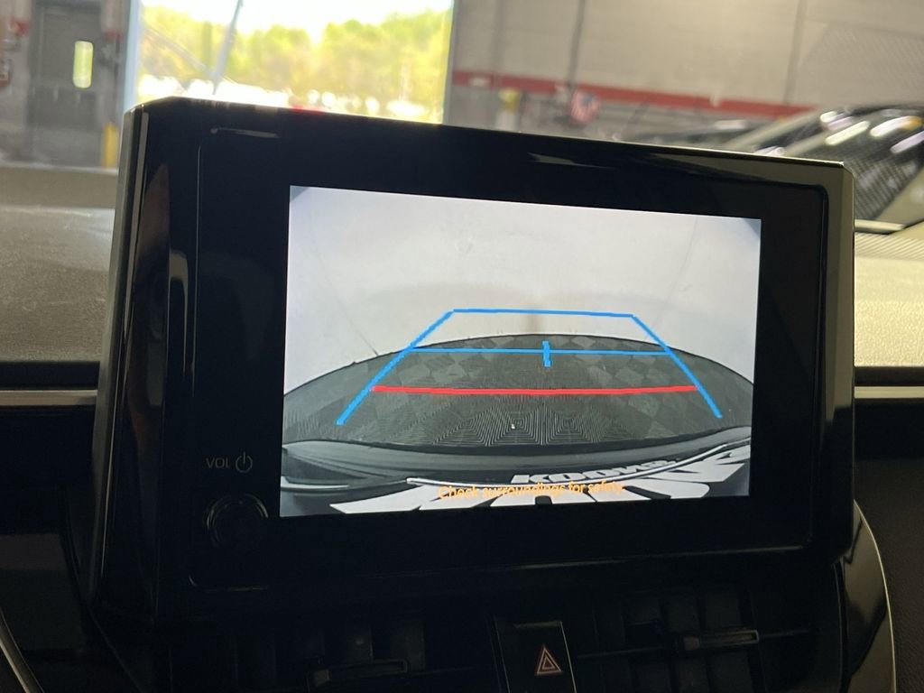 Used 2025 Toyota Corolla LE FWD image 17