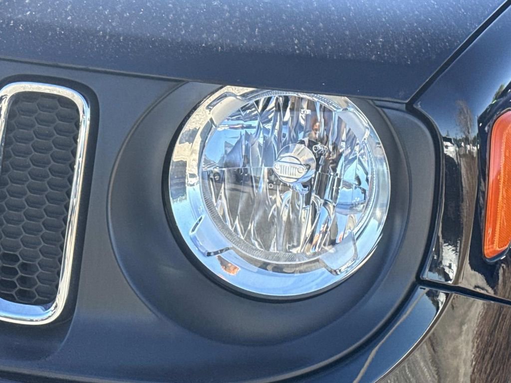 Used 2018 Jeep Renegade Latitude w/ Popular Equipment Group image 10