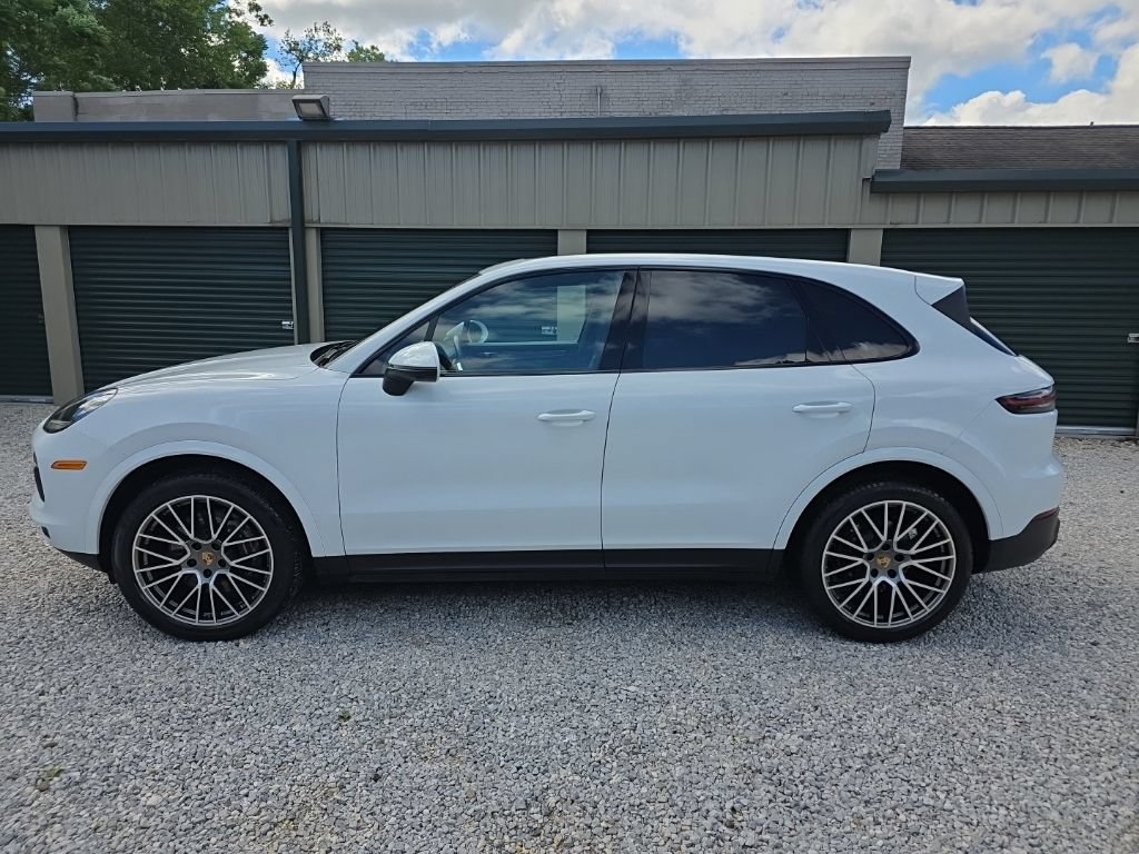Used 2023 Porsche Cayenne Platinum Edition AWD/4WD image 2