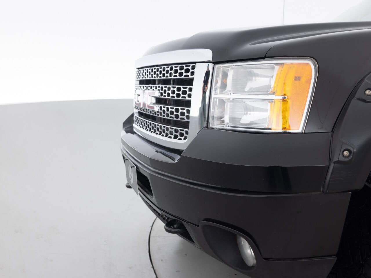 Used 2013 GMC Sierra 2500 Denali w/ Suspension Package, Off-Road image 15