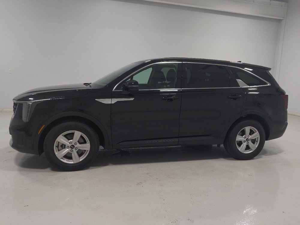 Used 2024 Kia Sorento LX FWD image 2