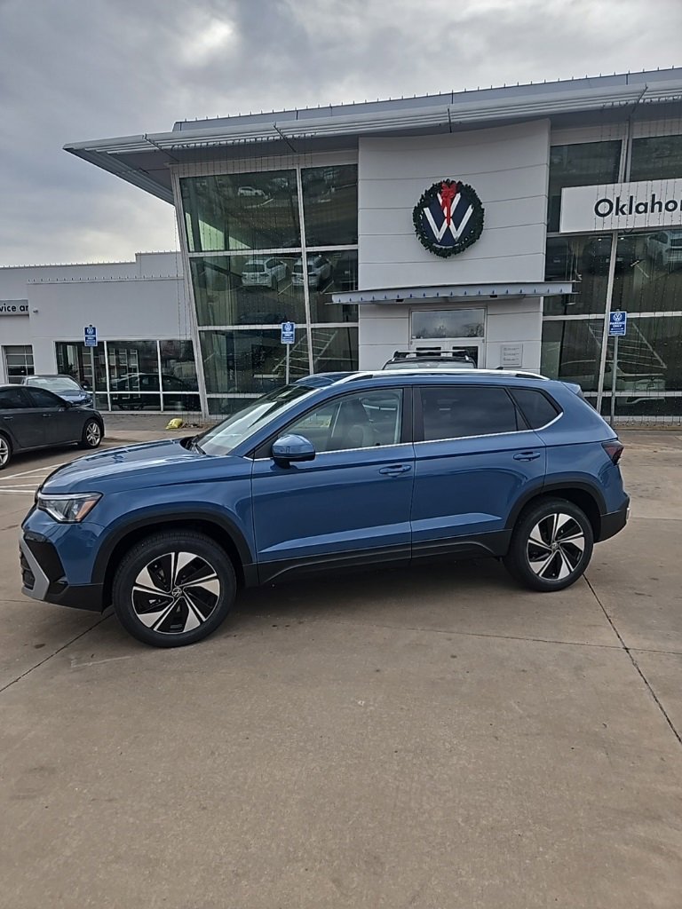 New 2026 Volkswagen Taos SE image 8