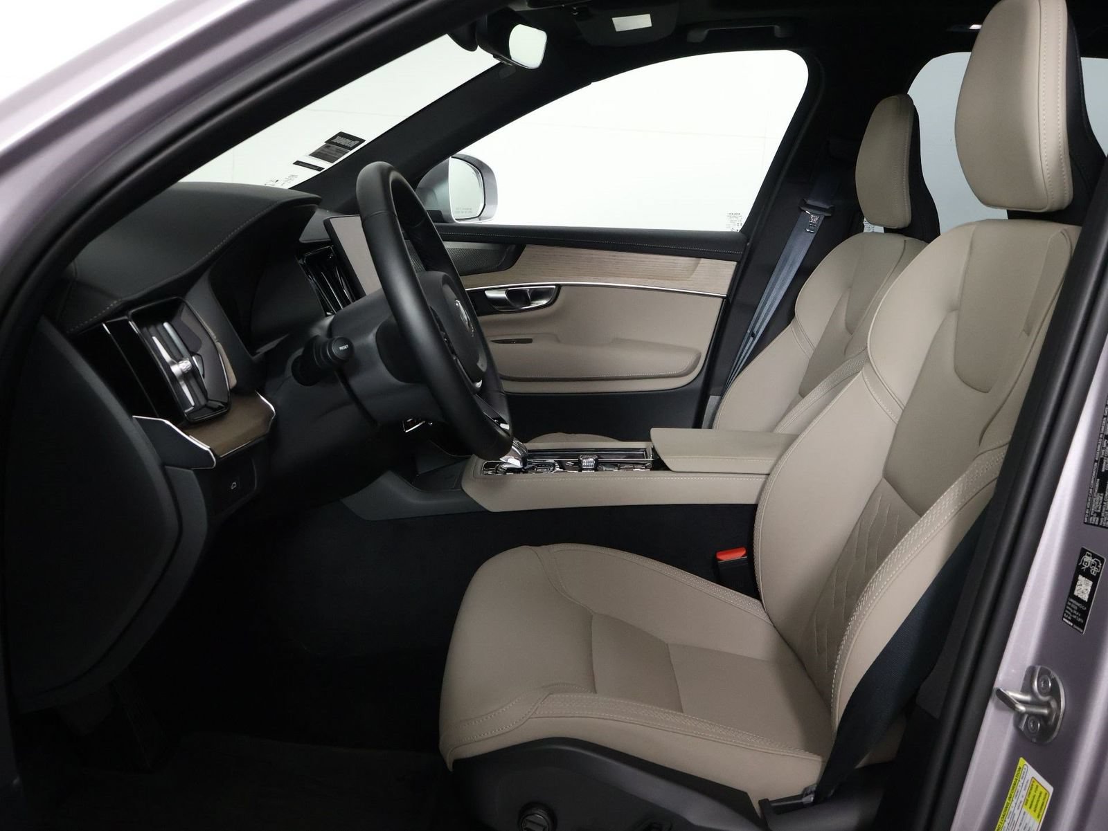 Certified 2026 Volvo XC90 B6 Plus w/ Protection Package Premier AWD/4WD image 31
