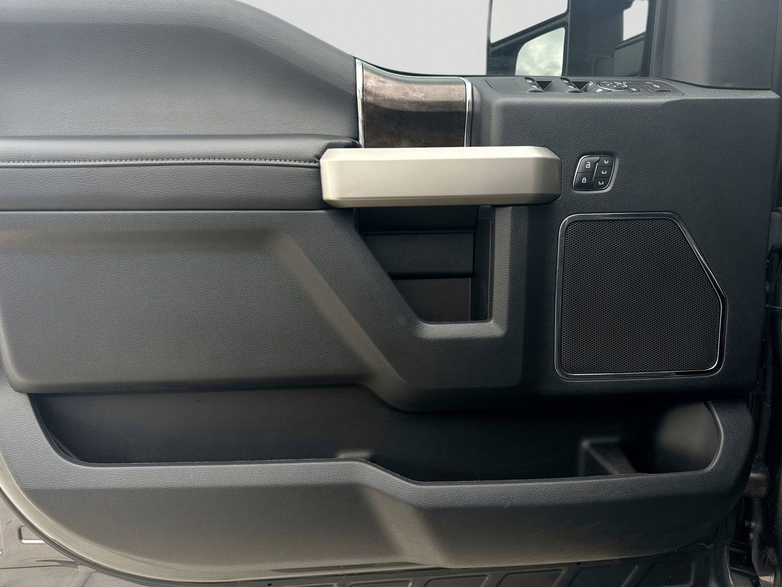 Certified 2022 Ford F250 Lariat w/ Tremor Off-Road Package image 37