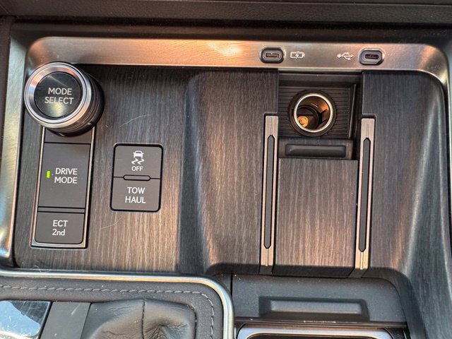 Used 2025 Lexus GX 550 w/ Accessory Package (2T) AWD/4WD image 38