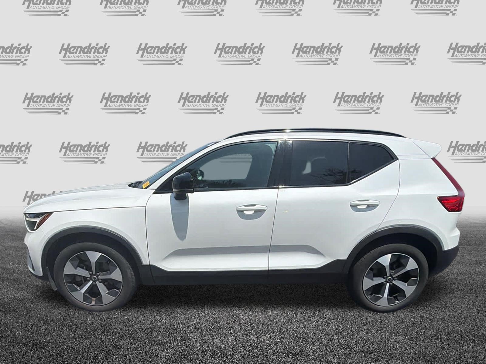 Used 2024 Volvo XC40 B5 Core AWD/4WD image 9