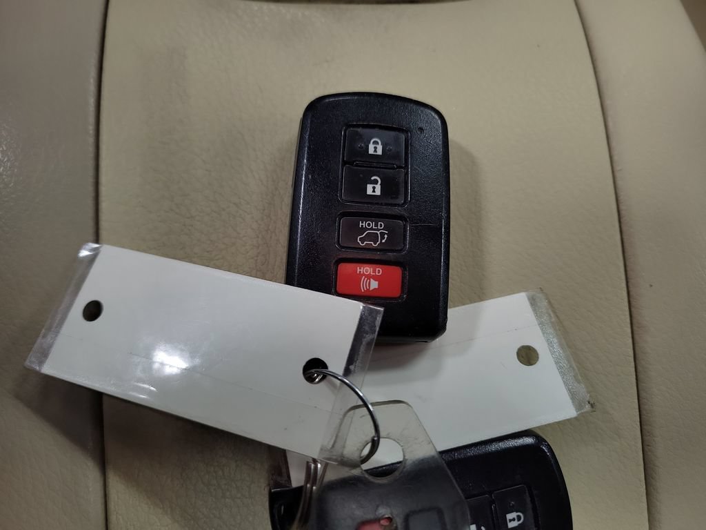 Used 2016 Toyota Highlander XLE AWD/4WD image 20