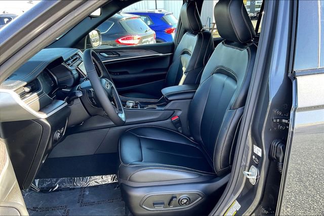 New 2024 Jeep Grand Cherokee Limited w/ Black Appearance Package image 10