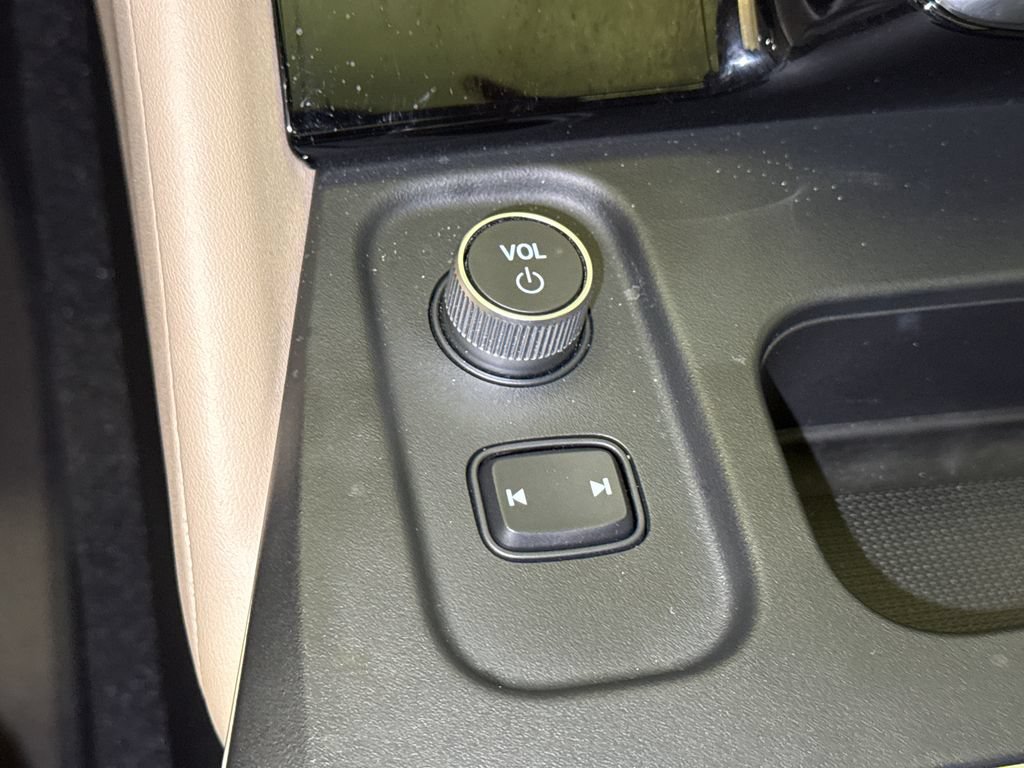 Used 2025 Acura MDX w/ Technology Package FWD image 32